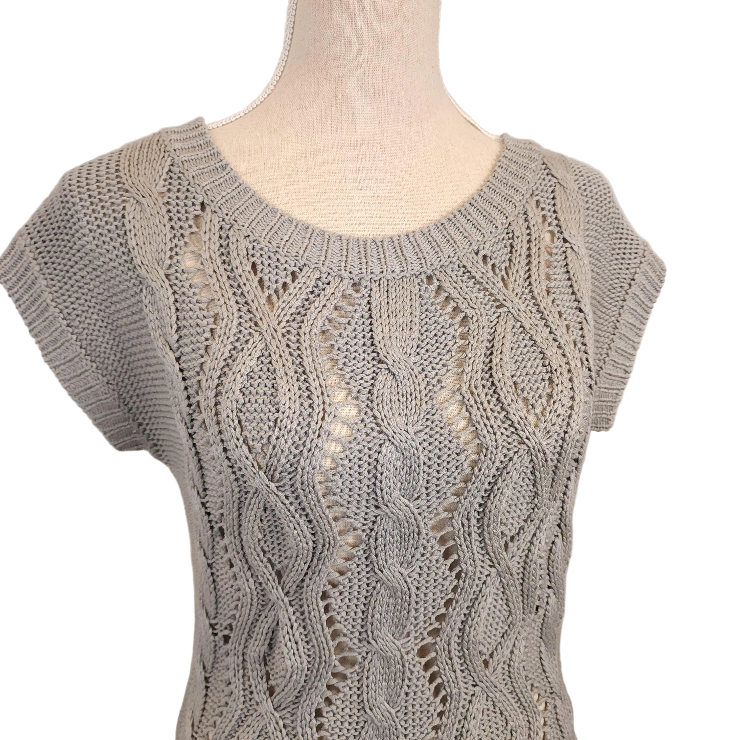 SUZY SHIER Sz S Cable Knit Long Sweater Short Sleeved Button Detail