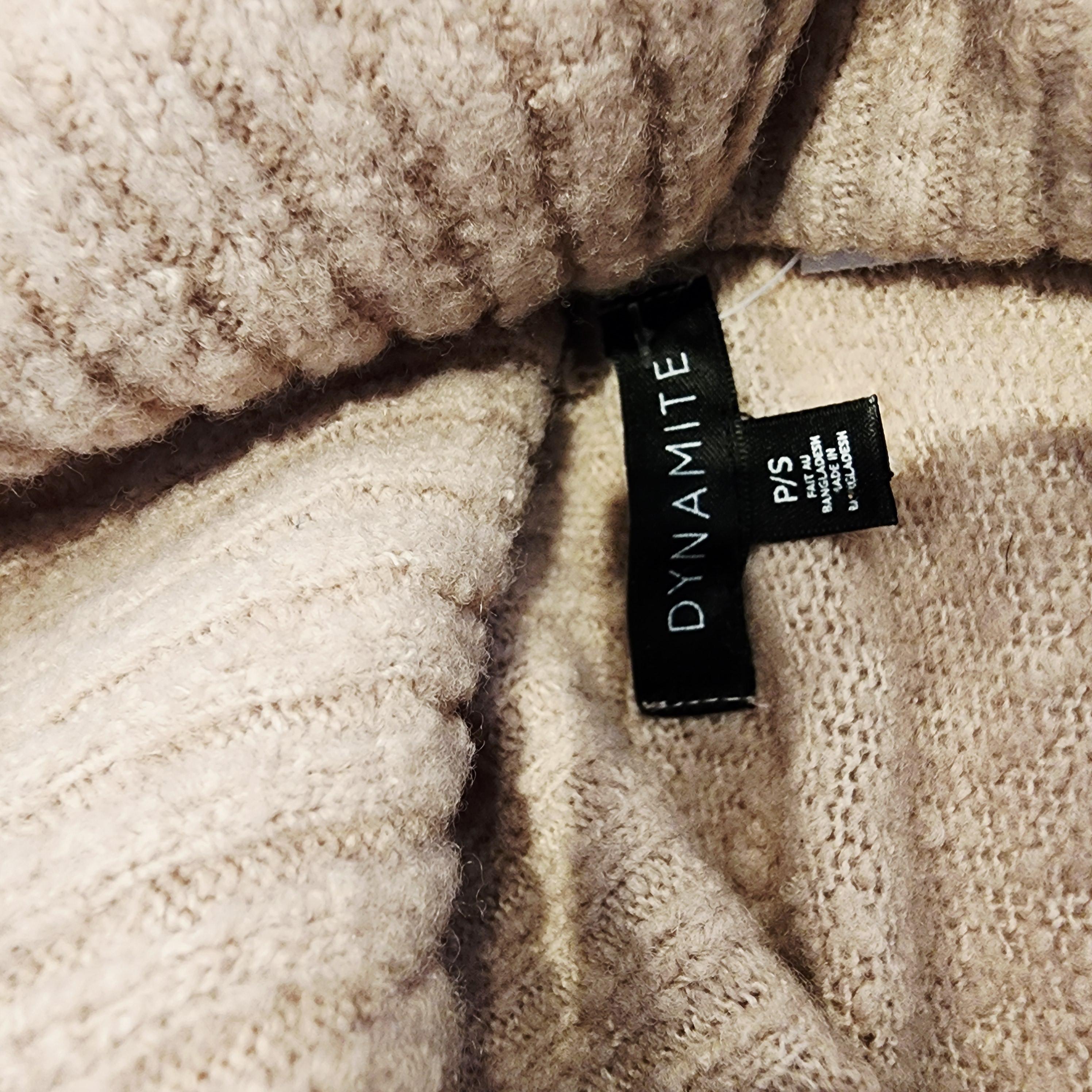 DYNAMITE Soft Beige Wide Turtleneck Sz Small Ribbed Knit Sweater