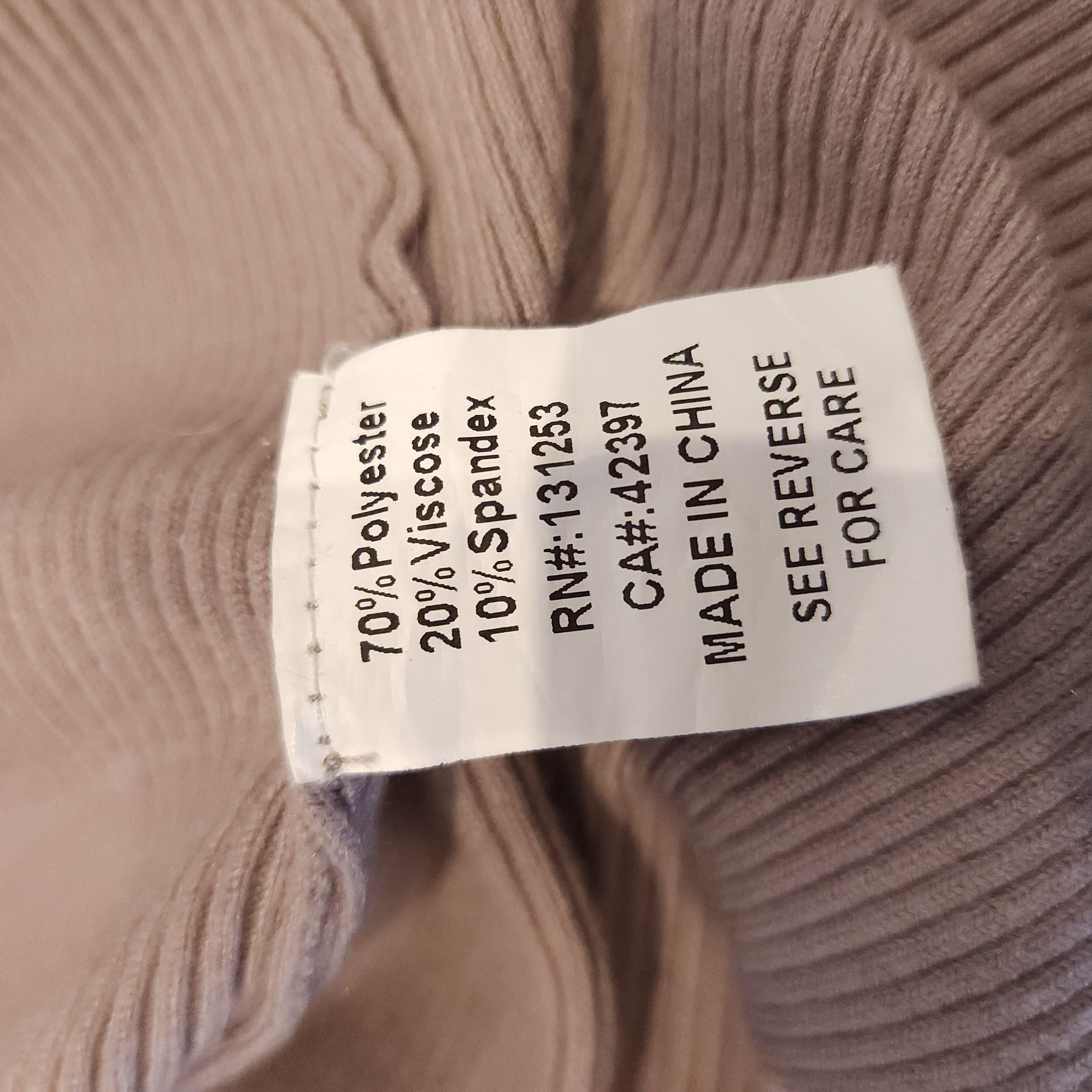 PINK MARTINI Light Brown Ribbed Turtleneck Sz Large Fitted Sweater