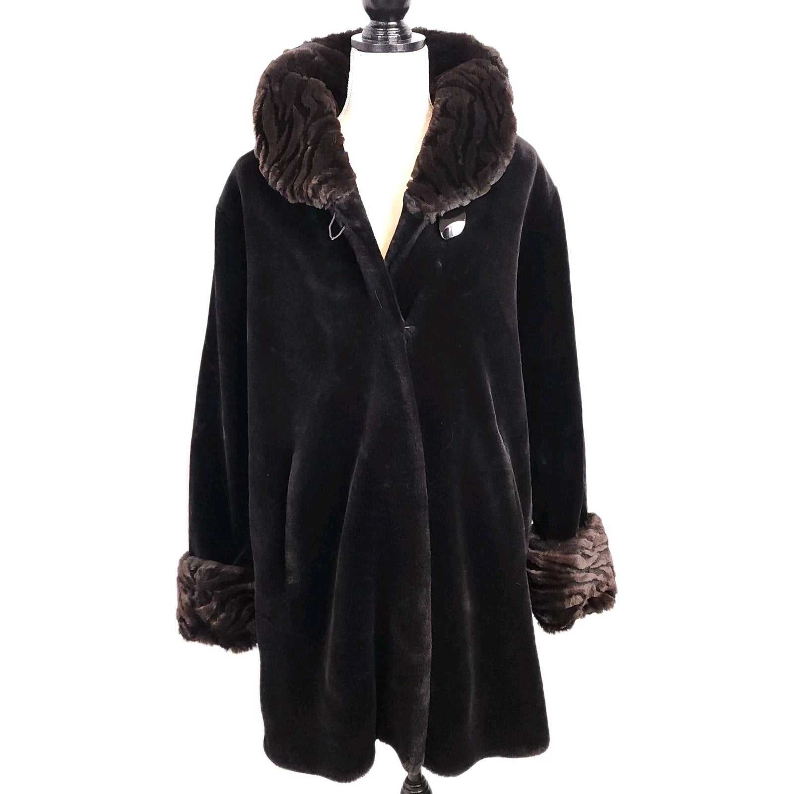 Vintage Plush Faux Fur Overcoat Black & Brown Buttoned Sz Medium